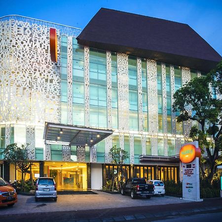 Harris Hotel Raya Kuta Lombok Exterior foto