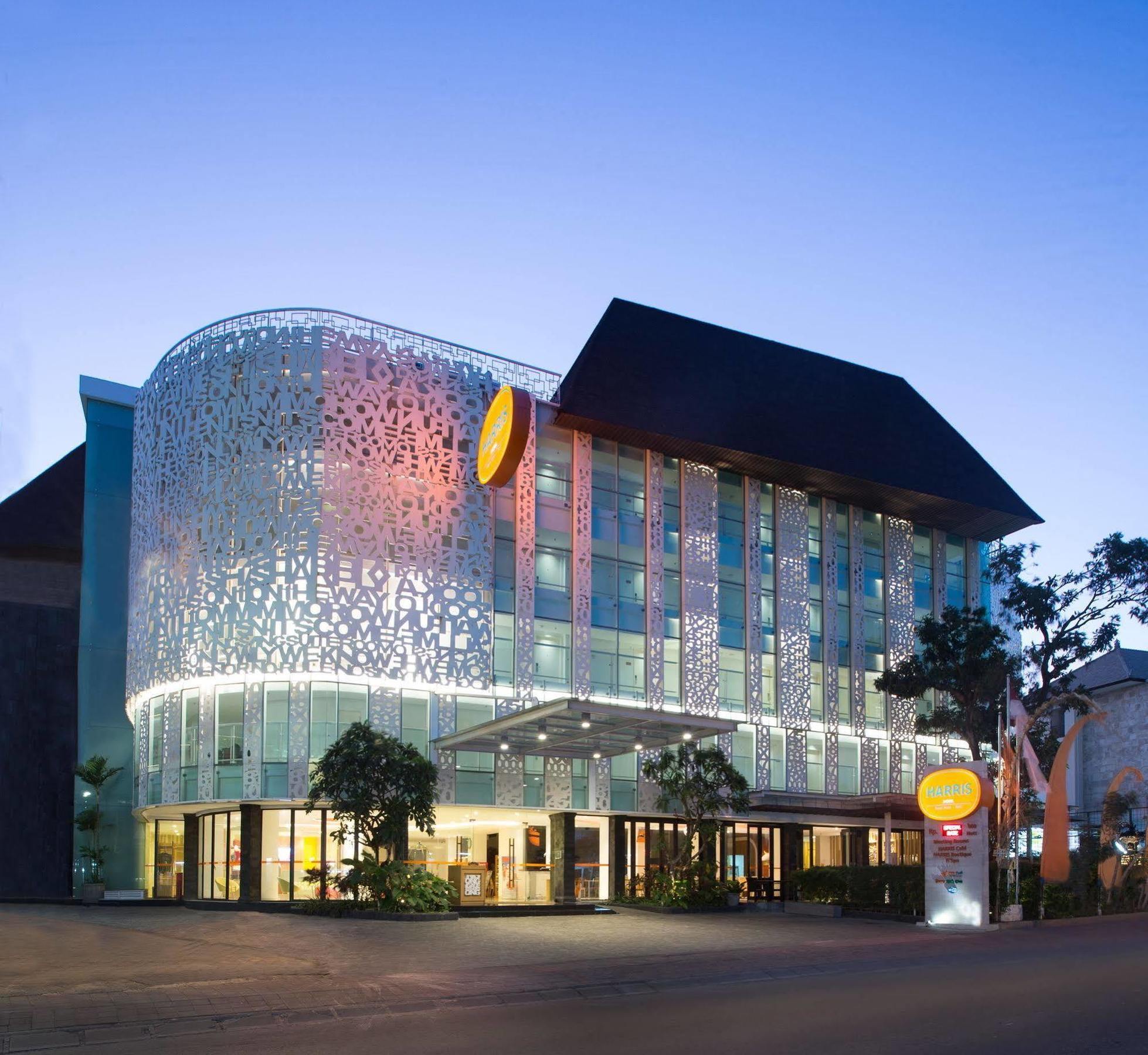 Harris Hotel Raya Kuta Lombok Exterior foto